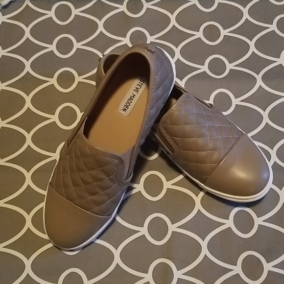 Steve Madden Shoes - NWOT Steve Maddon Slip-on Shoes